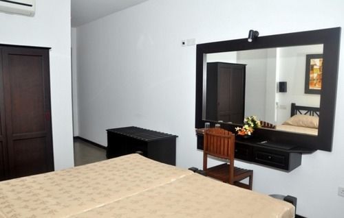 Scandinavia Hotel Hikkaduwa Dış mekan fotoğraf
