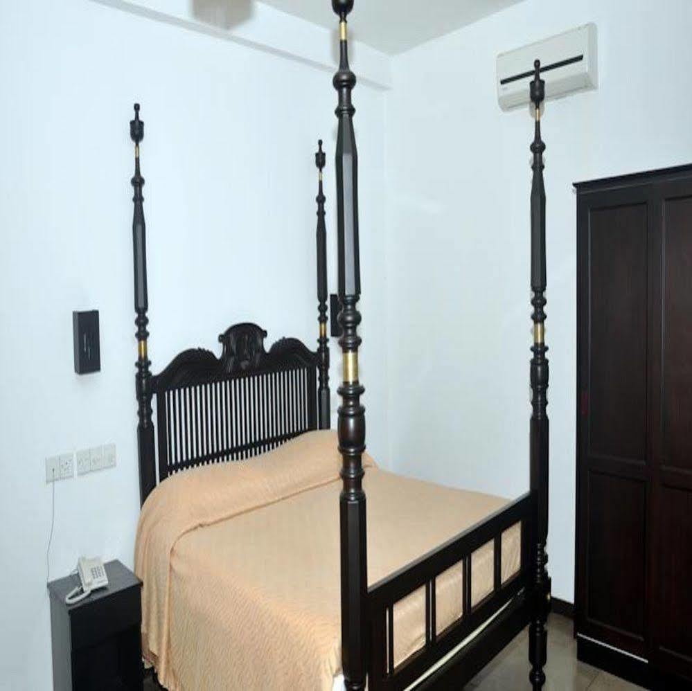 Scandinavia Hotel Hikkaduwa Dış mekan fotoğraf